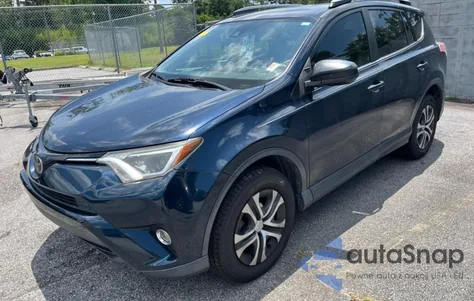 2017 Toyota Rav4 Le z USA, uszkodzony, nr VIN JTMZFREV7HJ117398